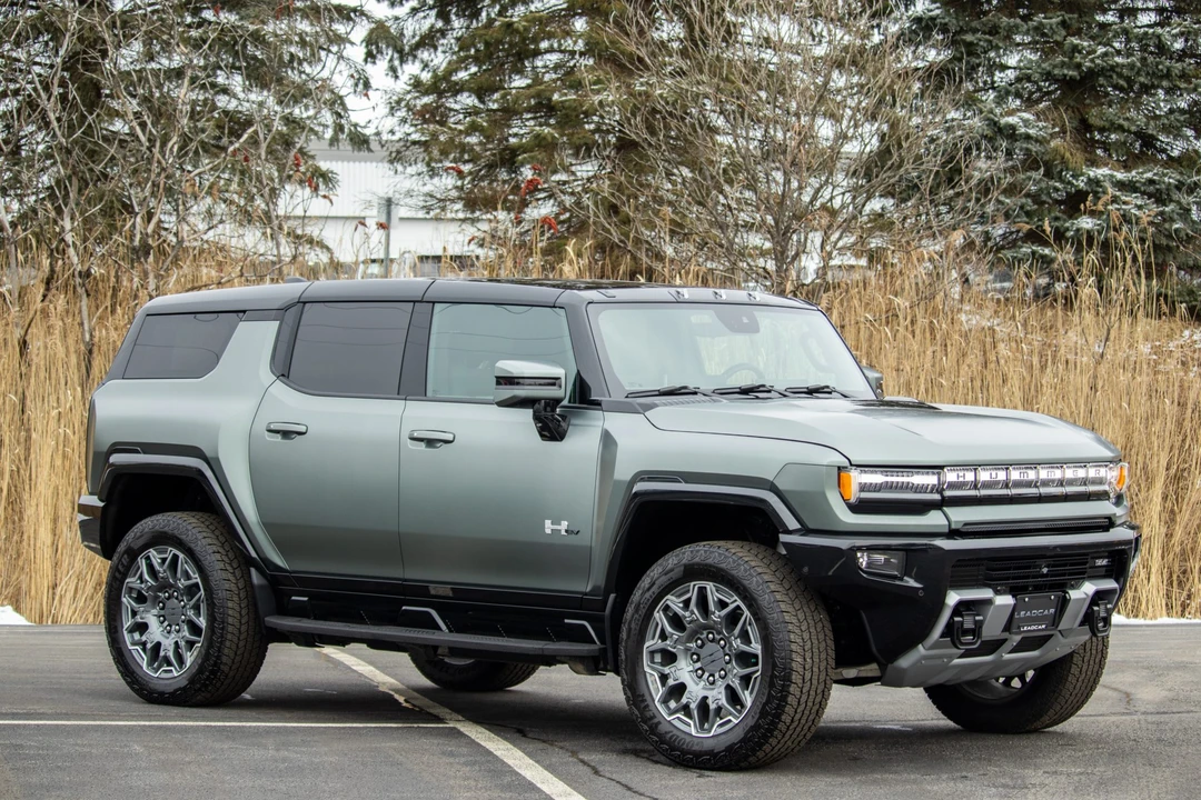 2024 GMC Hummer EV - Image 4 of 31