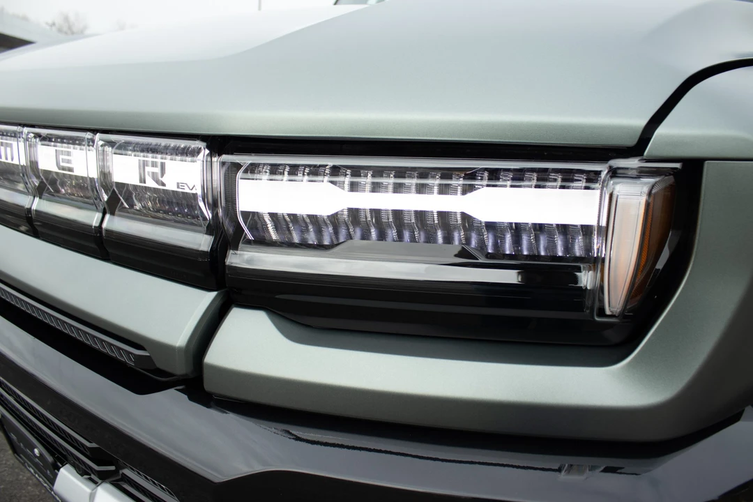 2024 GMC Hummer EV - Image 10 of 31