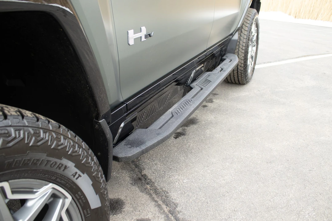 2024 GMC Hummer EV - Image 23 of 31