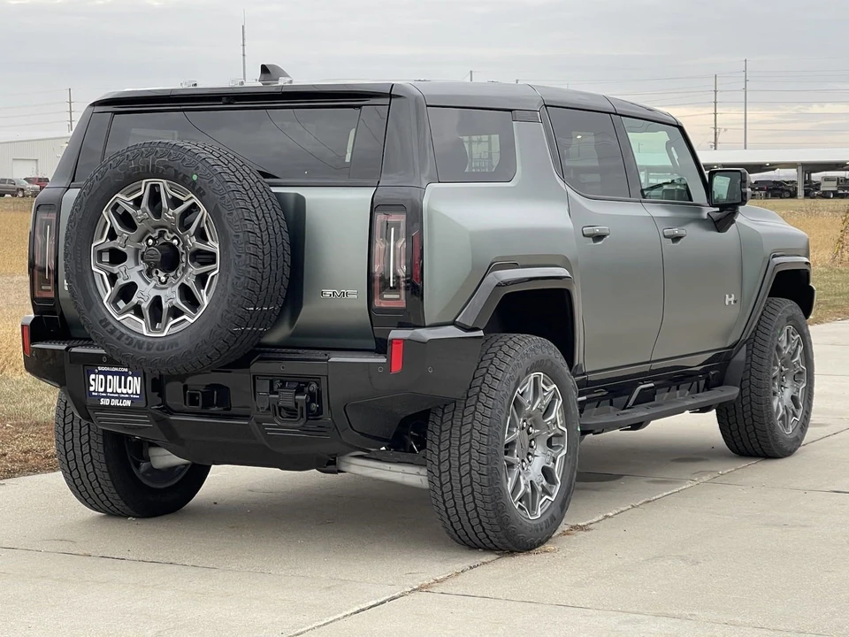 2024 GMC Hummer EV - Image 26 of 31