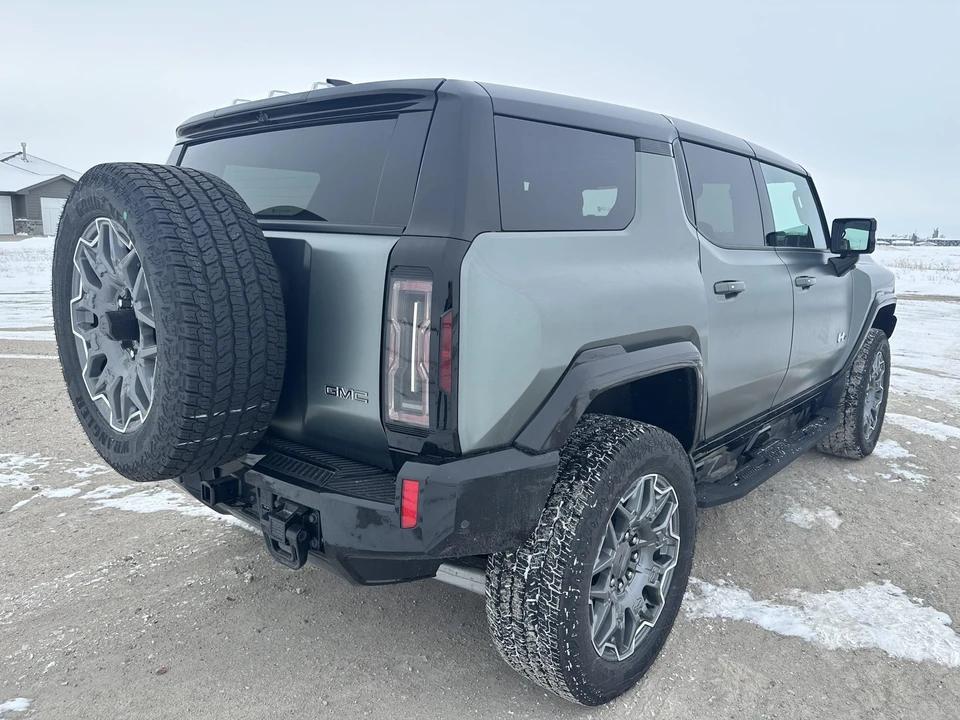 2024 GMC Hummer EV - Image 13 of 31