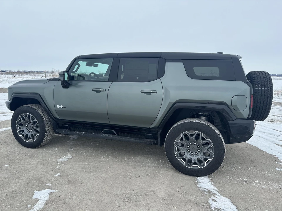 2024 GMC Hummer EV - Image 7 of 31