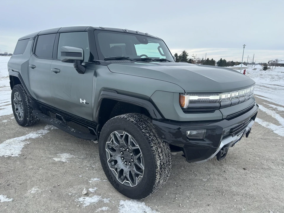 2024 GMC Hummer EV - Image 19 of 31