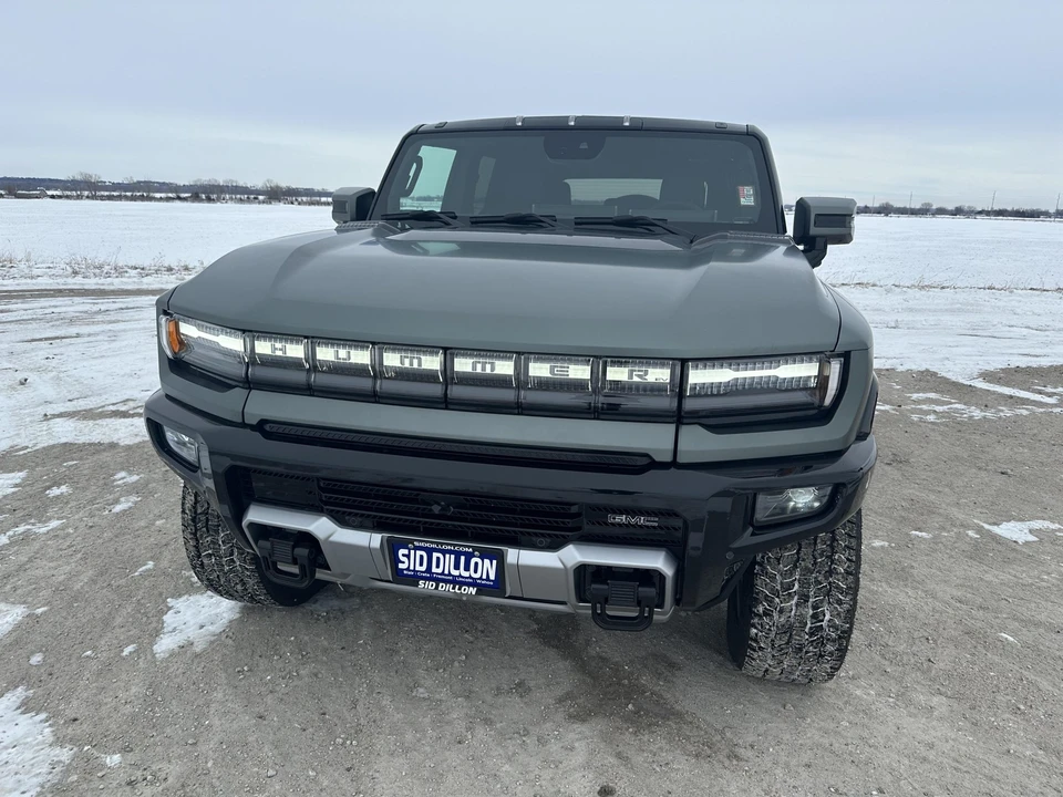 2024 GMC Hummer EV - Image 2 of 31