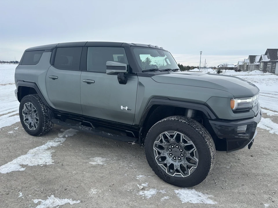 2024 GMC Hummer EV - Image 18 of 31