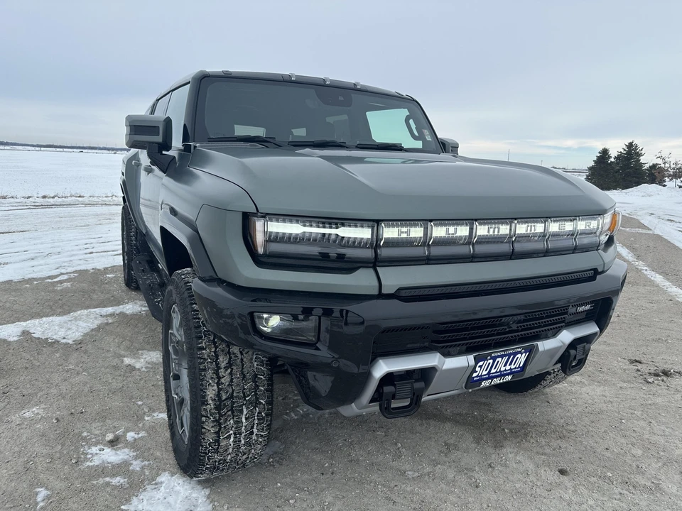 2024 GMC Hummer EV - Image 20 of 31