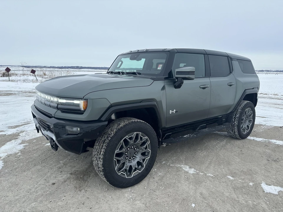 2024 GMC Hummer EV - Image 4 of 31