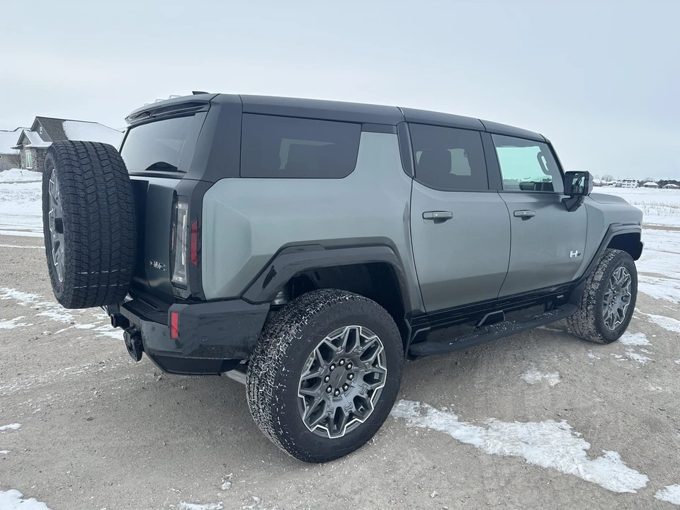 2024 GMC Hummer EV - Image 14 of 31