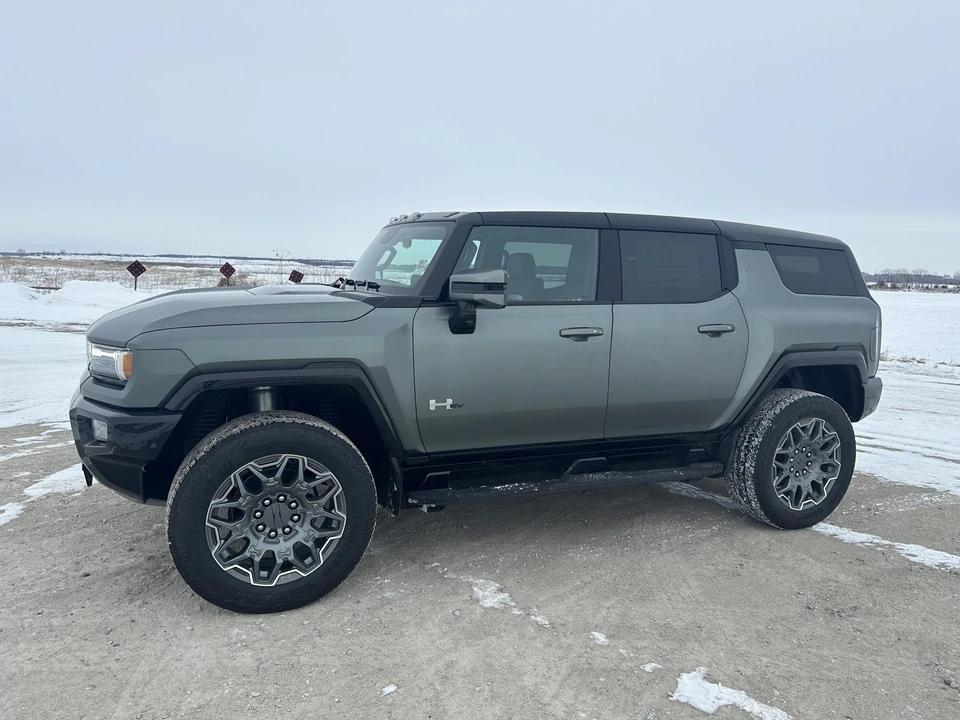 2024 GMC Hummer EV - Image 5 of 31