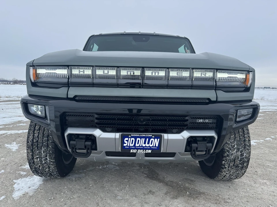 2024 GMC Hummer EV - Image 21 of 31