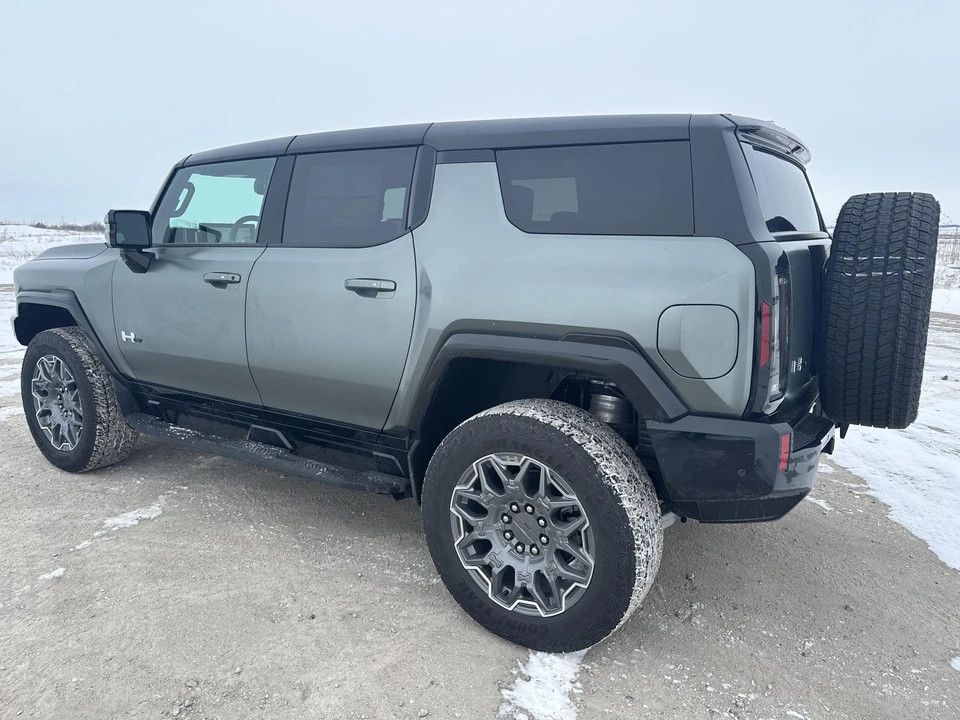 2024 GMC Hummer EV - Image 8 of 31