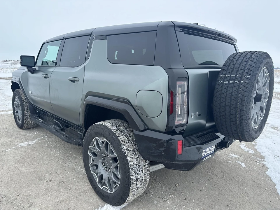 2024 GMC Hummer EV - Image 9 of 31