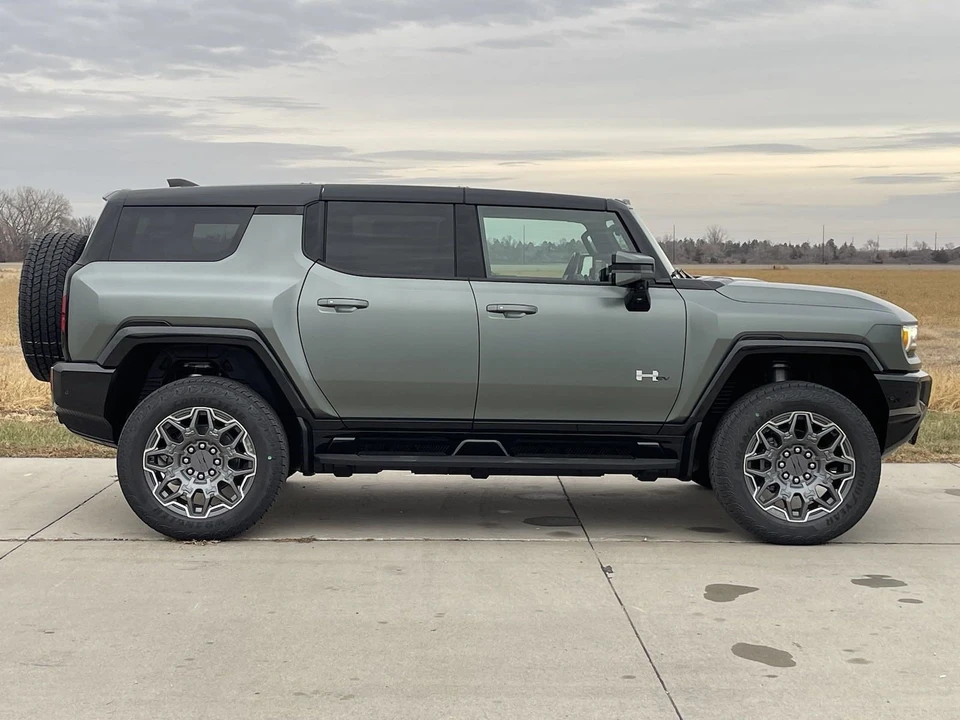 2024 GMC Hummer EV - Image 27 of 31
