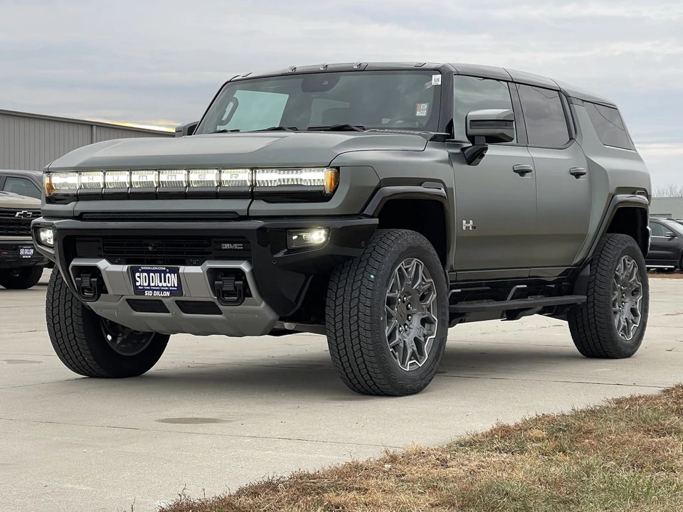 2024 GMC Hummer EV - Image 22 of 31