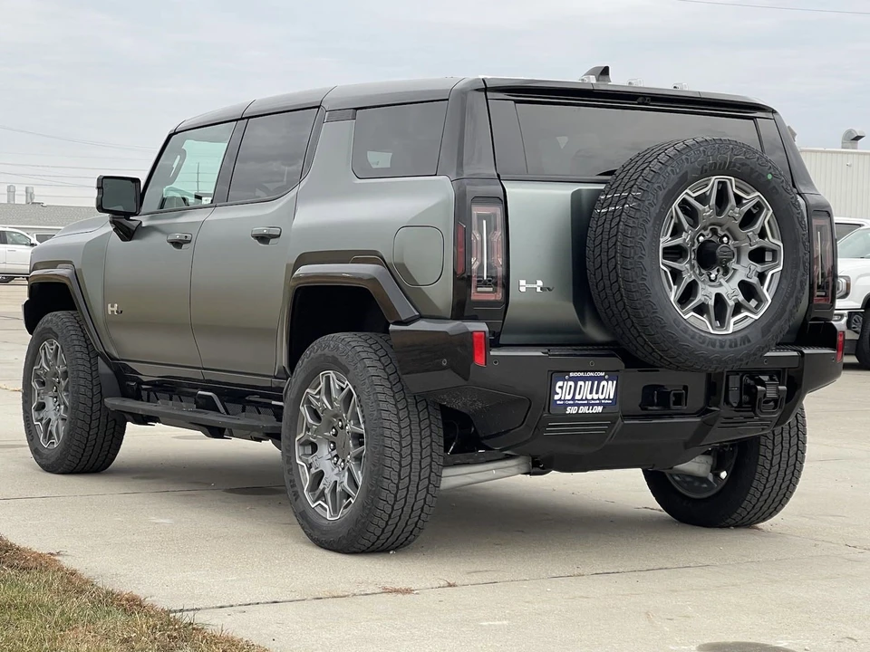 2024 GMC Hummer EV - Image 24 of 31