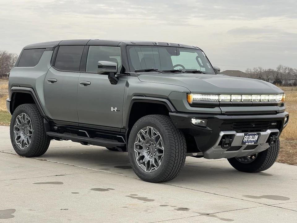 2024 GMC Hummer EV - Image 28 of 31