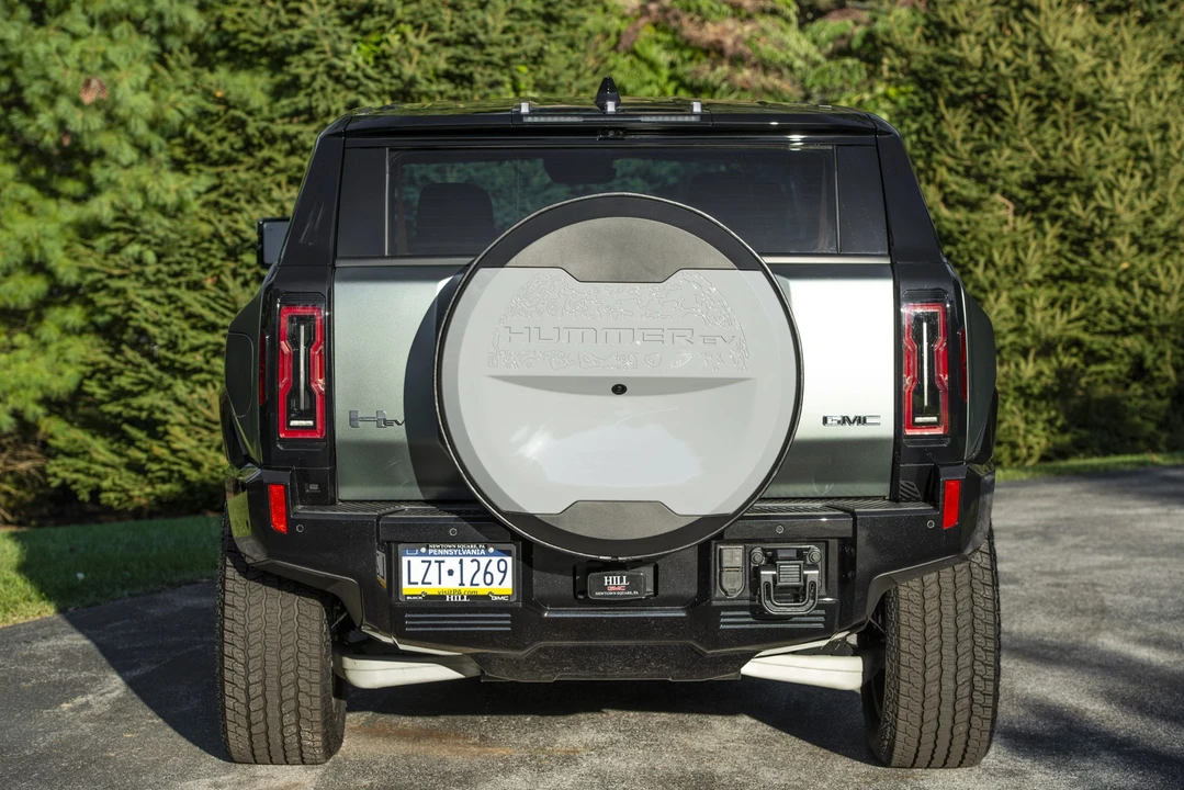 2024 GMC Hummer EV - Image 6 of 31