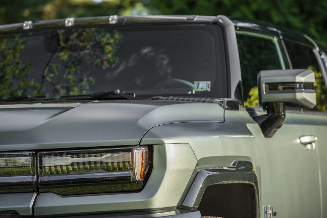 2024 GMC Hummer EV - Image 20 of 31