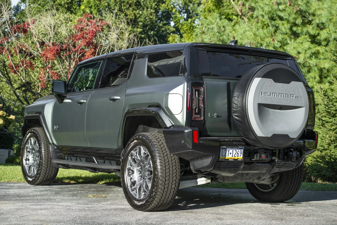 2024 GMC Hummer EV - Image 7 of 31