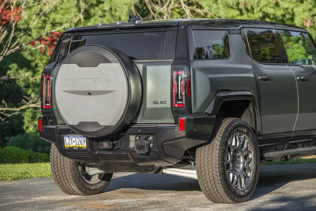 2024 GMC Hummer EV - Image 18 of 31