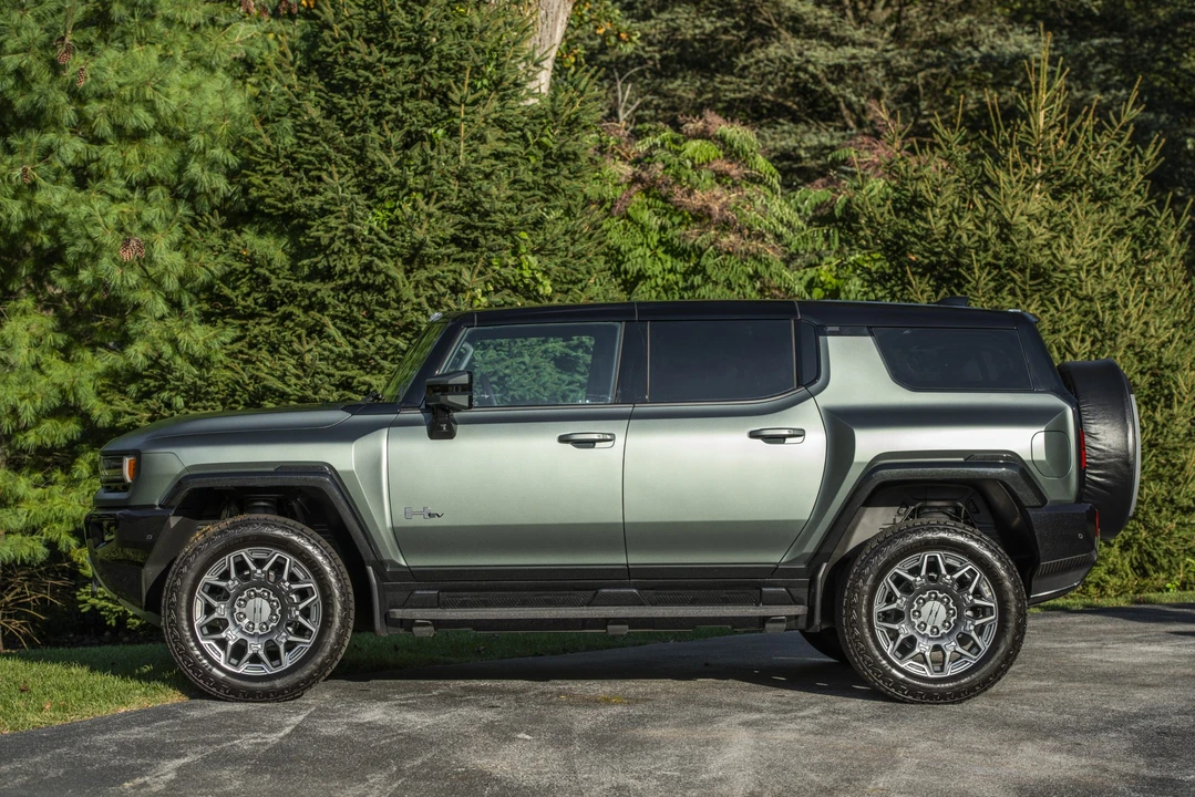2024 GMC Hummer EV - Image 8 of 31