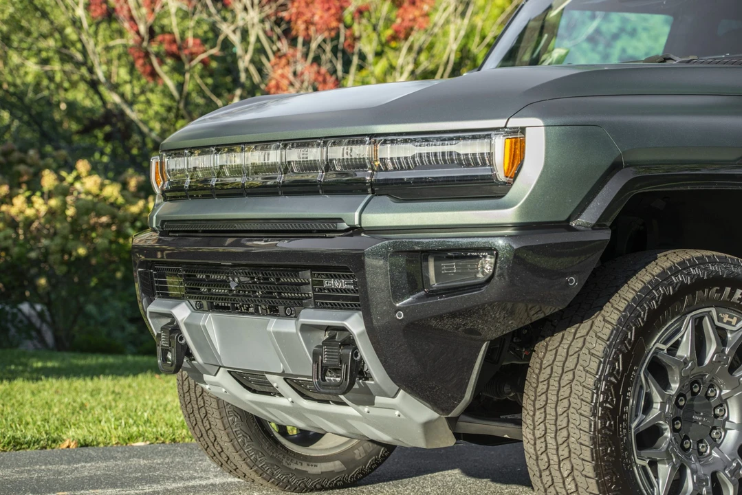 2024 GMC Hummer EV - Image 24 of 31