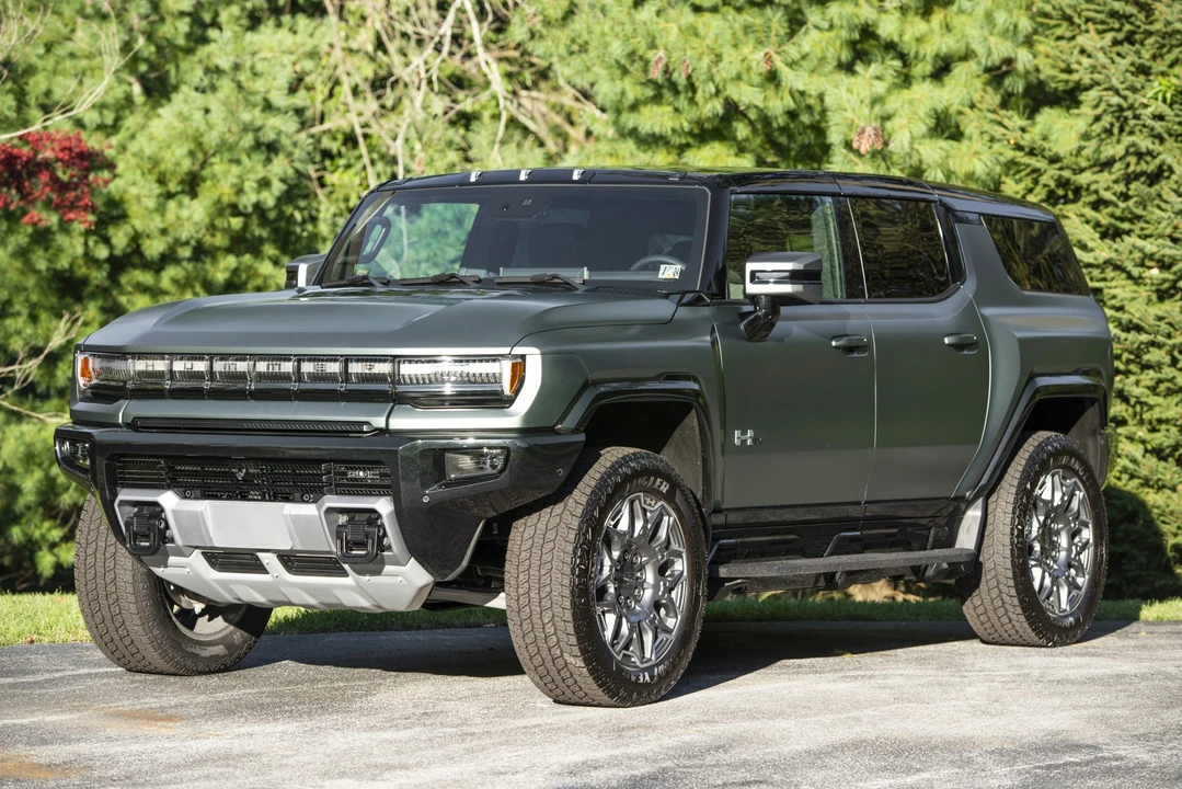 2024 GMC Hummer EV - Image 2 of 31