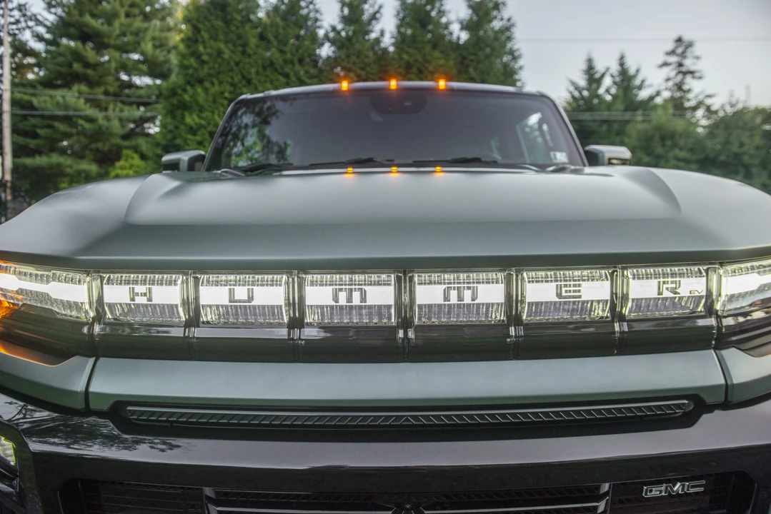 2024 GMC Hummer EV - Image 22 of 31