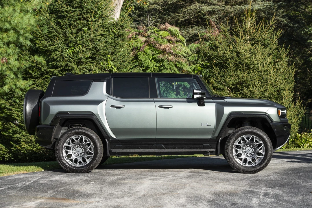 2024 GMC Hummer EV - Image 4 of 31