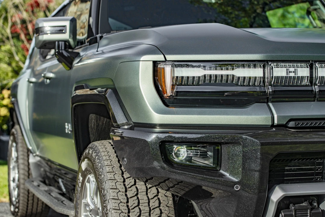 2024 GMC Hummer EV - Image 23 of 31