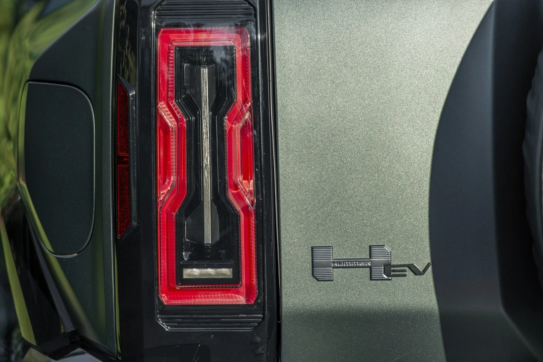 2024 GMC Hummer EV - Image 30 of 31