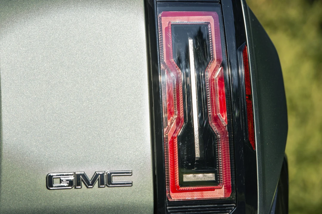 2024 GMC Hummer EV - Image 31 of 31