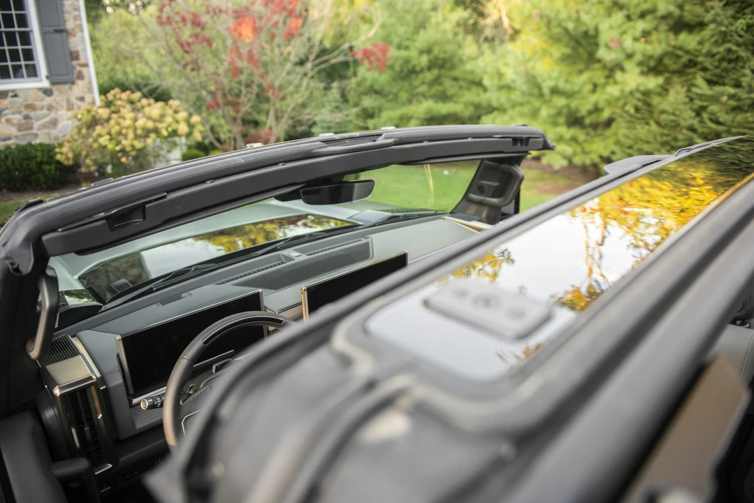 2024 GMC Hummer EV - Image 10 of 31