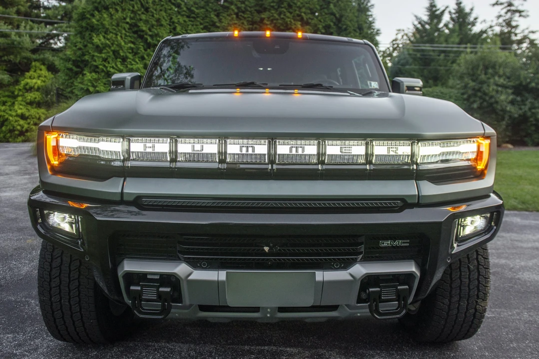 2024 GMC Hummer EV - Image 21 of 31