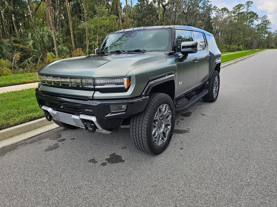 2024 GMC Hummer EV - Image 12 of 31