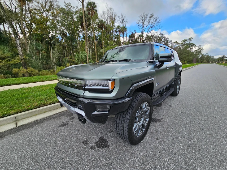 2024 GMC Hummer EV - Image 11 of 31