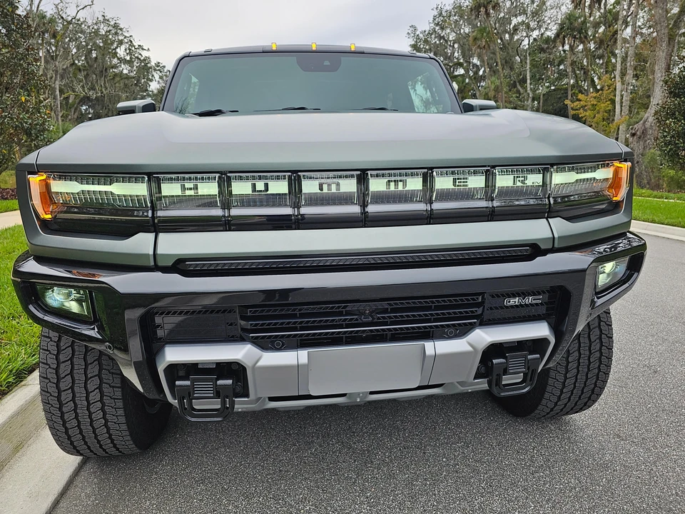 2024 GMC Hummer EV - Image 7 of 31