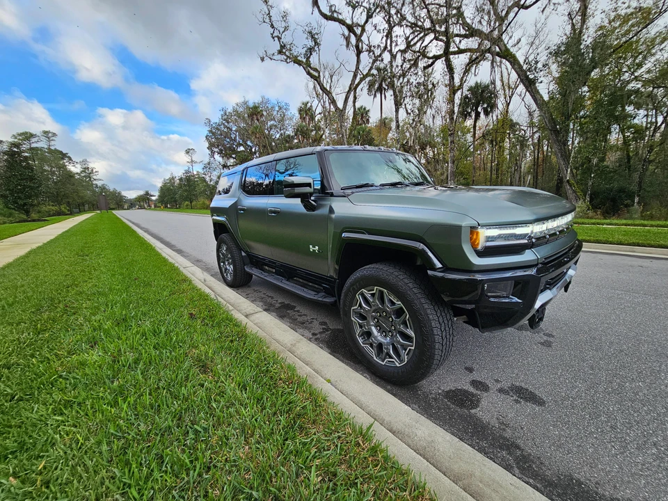 2024 GMC Hummer EV - Image 22 of 31