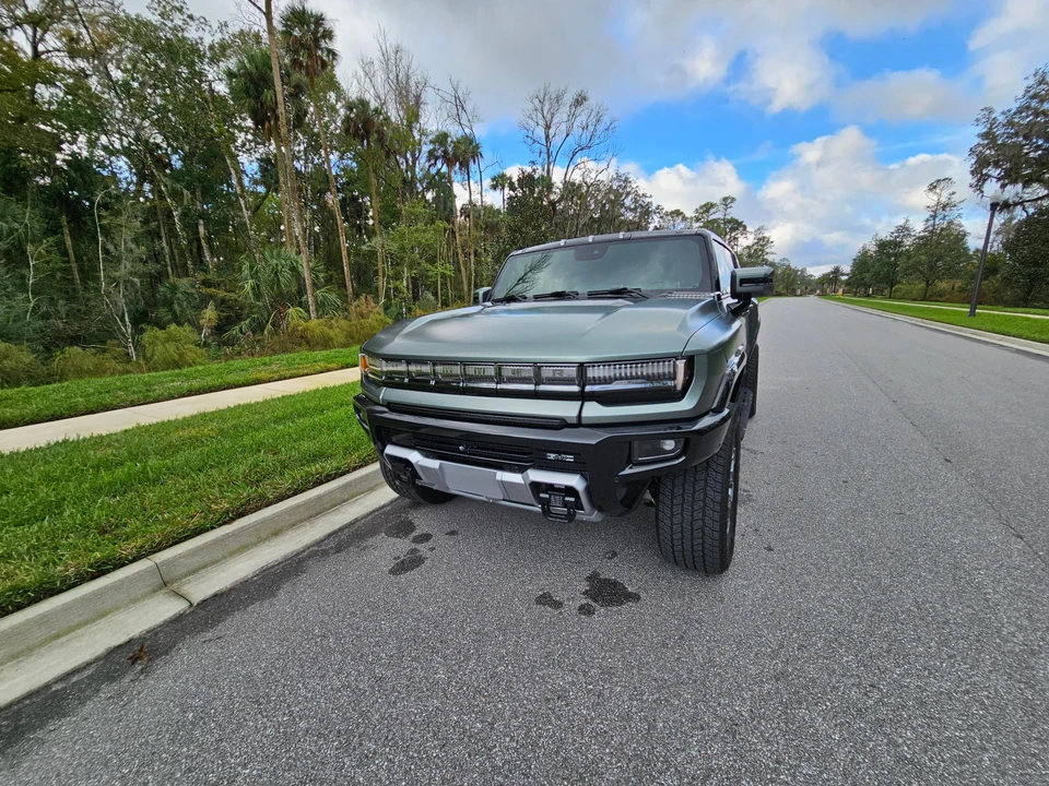 2024 GMC Hummer EV - Image 8 of 31