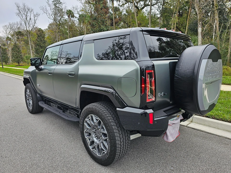 2024 GMC Hummer EV - Image 16 of 31