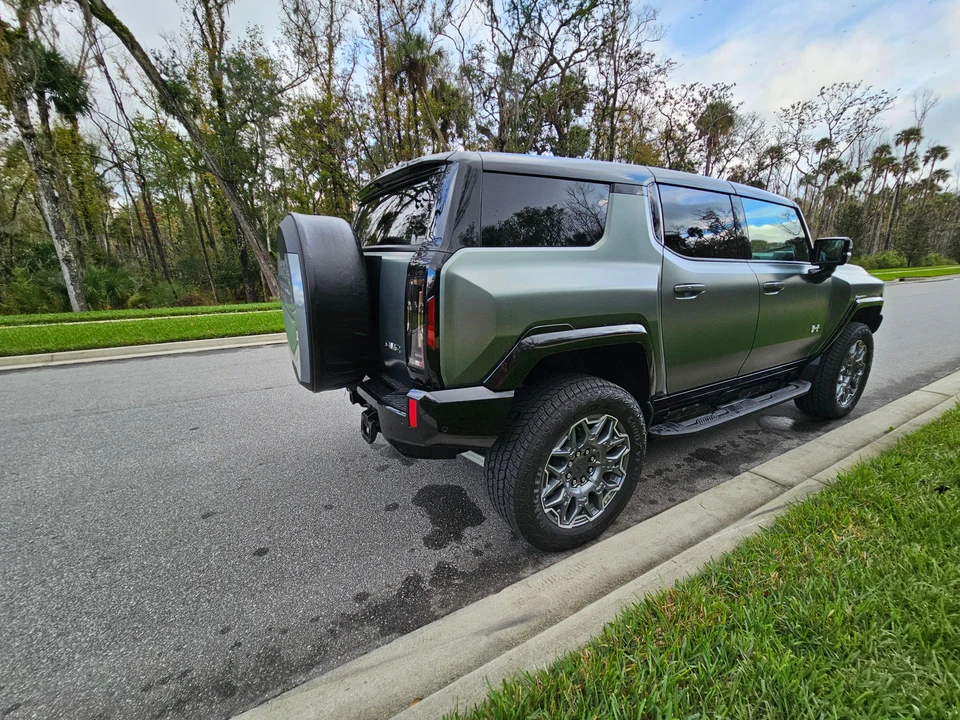2024 GMC Hummer EV - Image 21 of 31