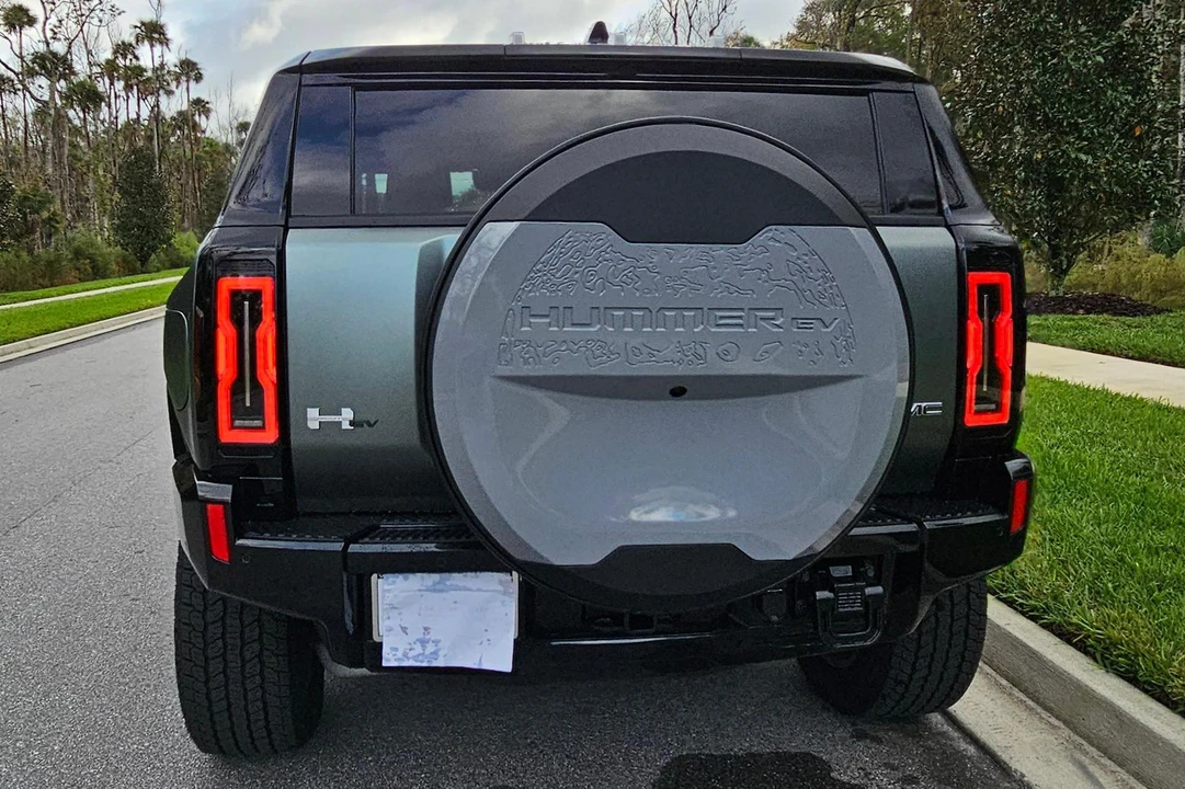 2024 GMC Hummer EV - Image 5 of 31