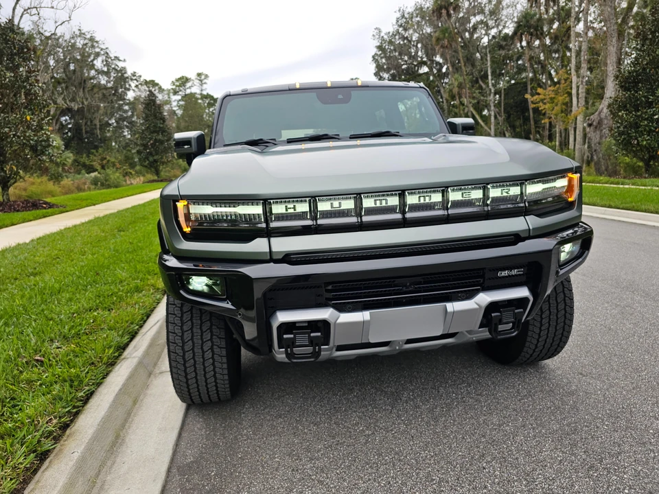 2024 GMC Hummer EV - Image 28 of 31