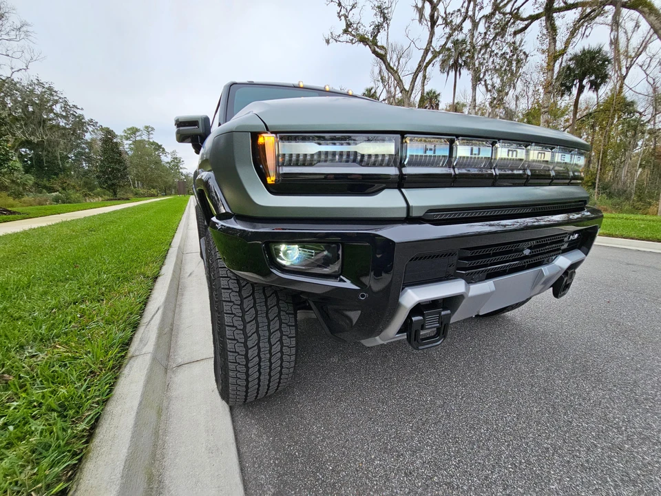 2024 GMC Hummer EV - Image 25 of 31