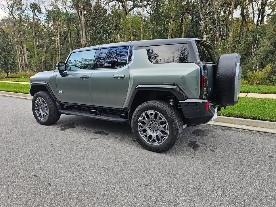 2024 GMC Hummer EV - Image 15 of 31