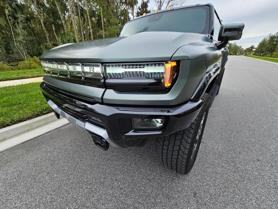 2024 GMC Hummer EV - Image 10 of 31