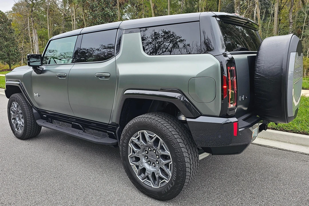 2024 GMC Hummer EV - Image 4 of 31