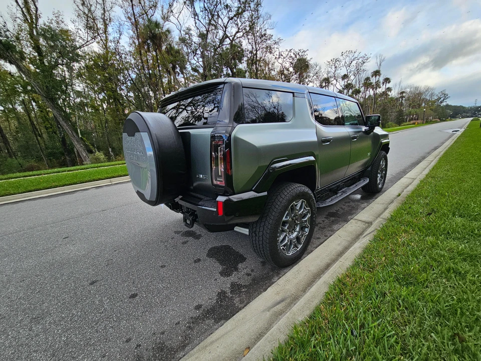 2024 GMC Hummer EV - Image 20 of 31