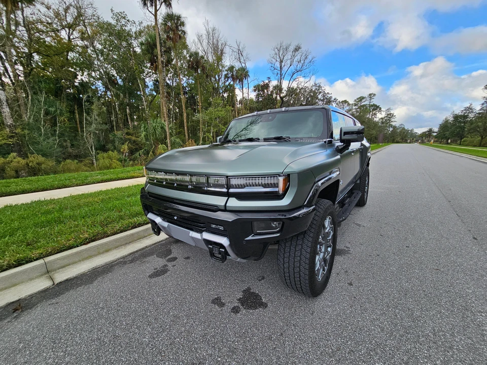 2024 GMC Hummer EV - Image 9 of 31