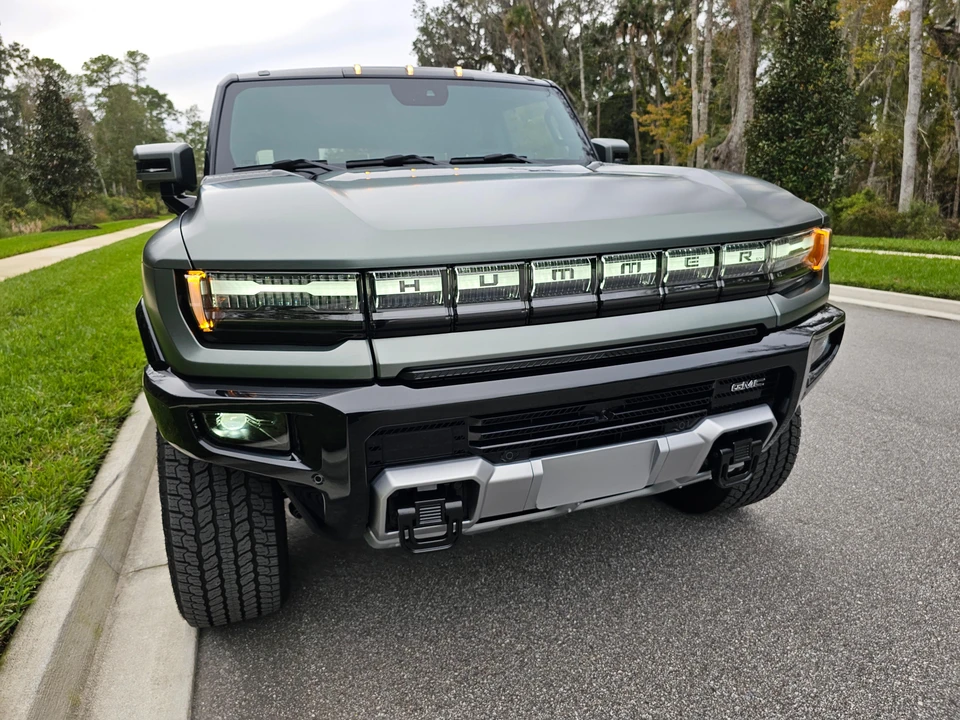 2024 GMC Hummer EV - Image 27 of 31